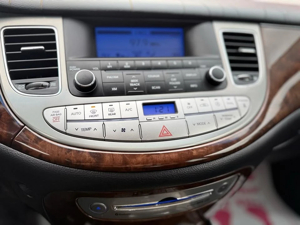 2011 Hyundai Genesis - Image 16 of 19