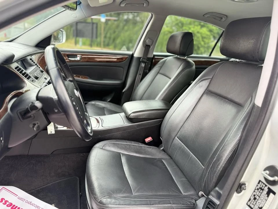 2011 Hyundai Genesis - Image 12 of 19