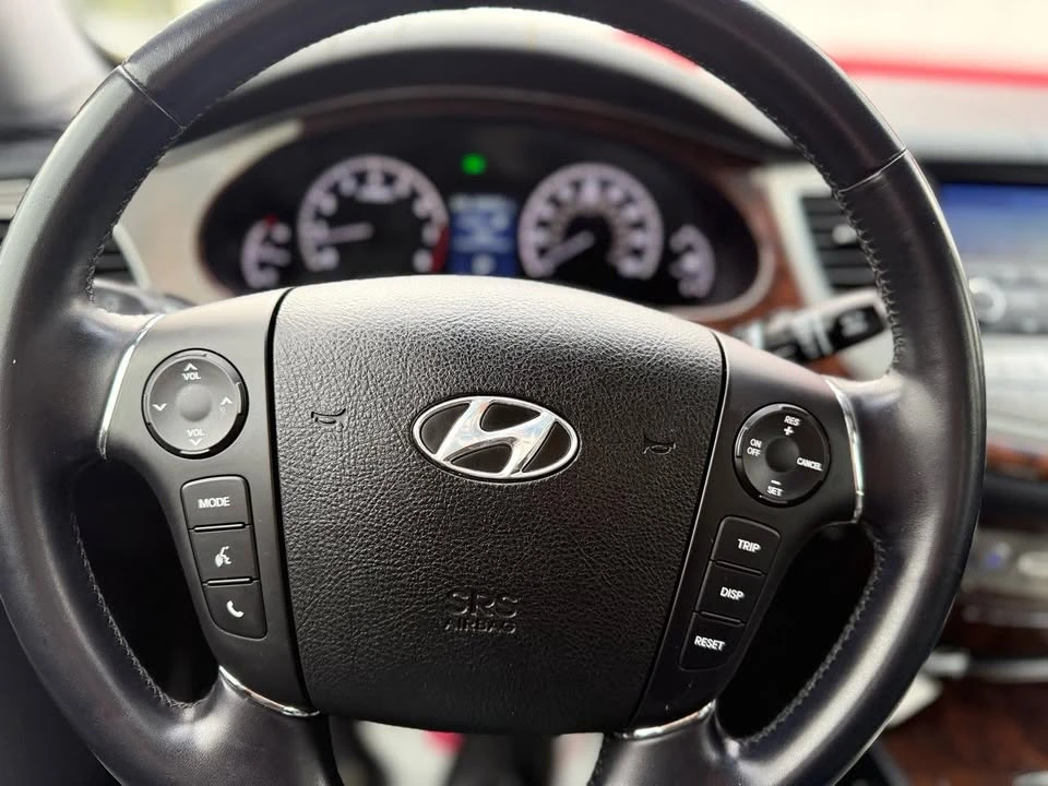 2011 Hyundai Genesis - Image 17 of 19