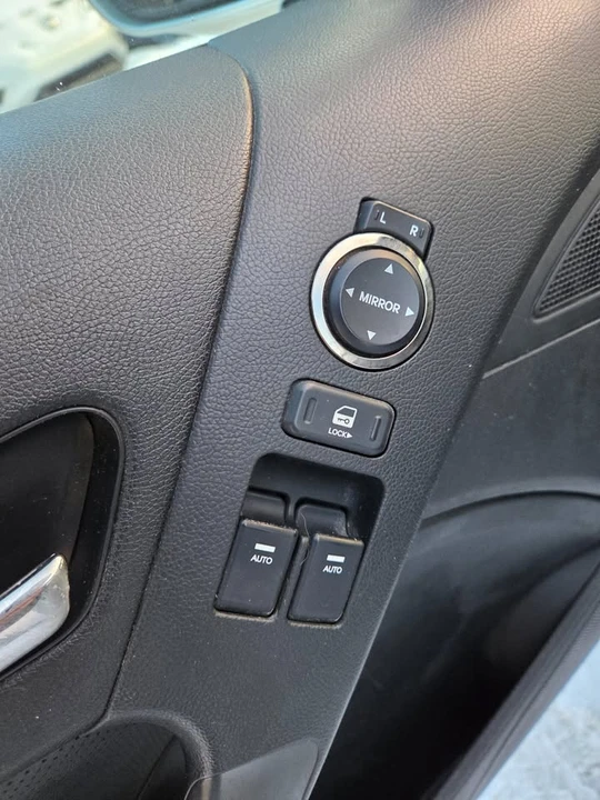 2011 Hyundai Genesis - Image 15 of 20