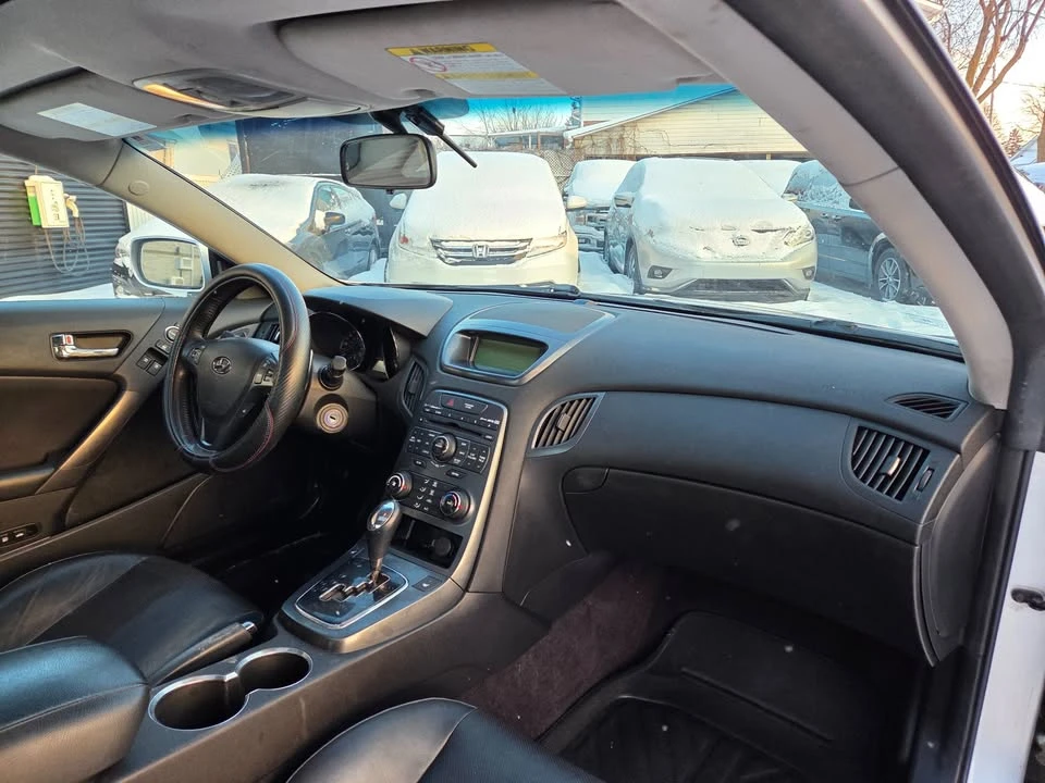 2011 Hyundai Genesis - Image 11 of 20