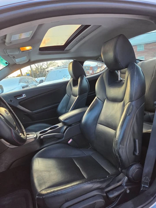 2011 Hyundai Genesis - Image 14 of 20
