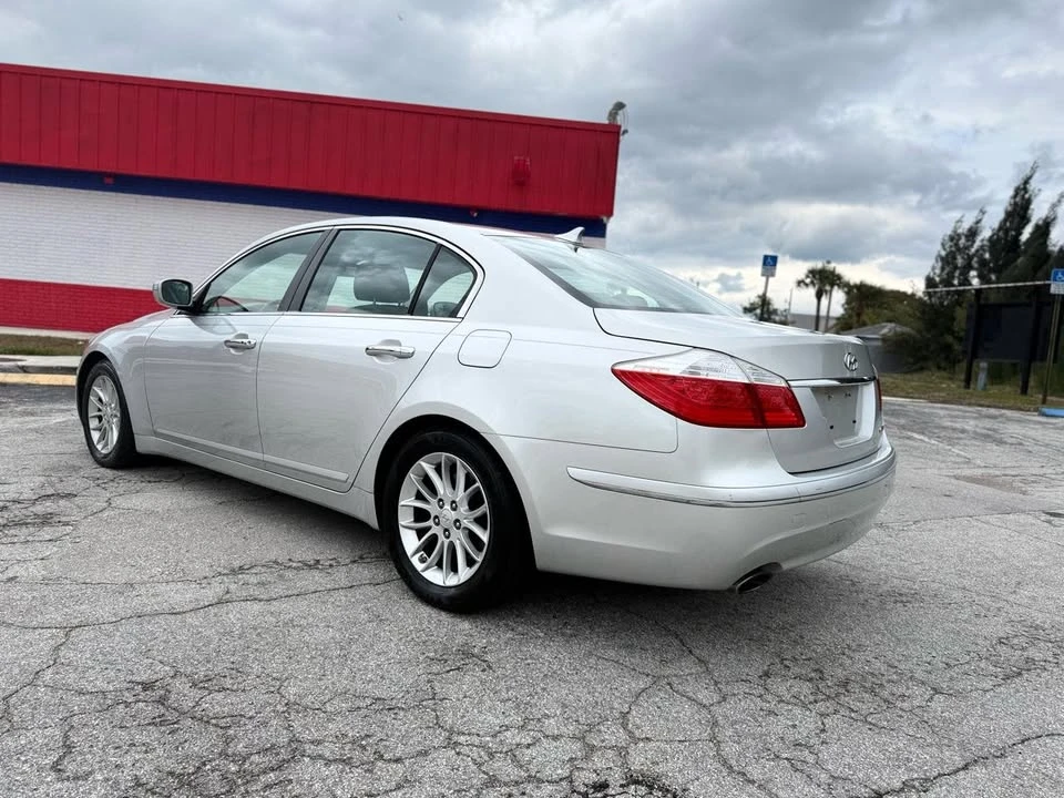 2011 Hyundai Genesis - Image 11 of 19