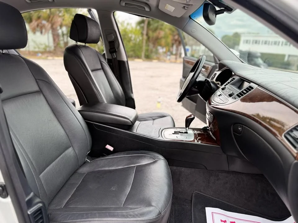 2011 Hyundai Genesis - Image 15 of 19