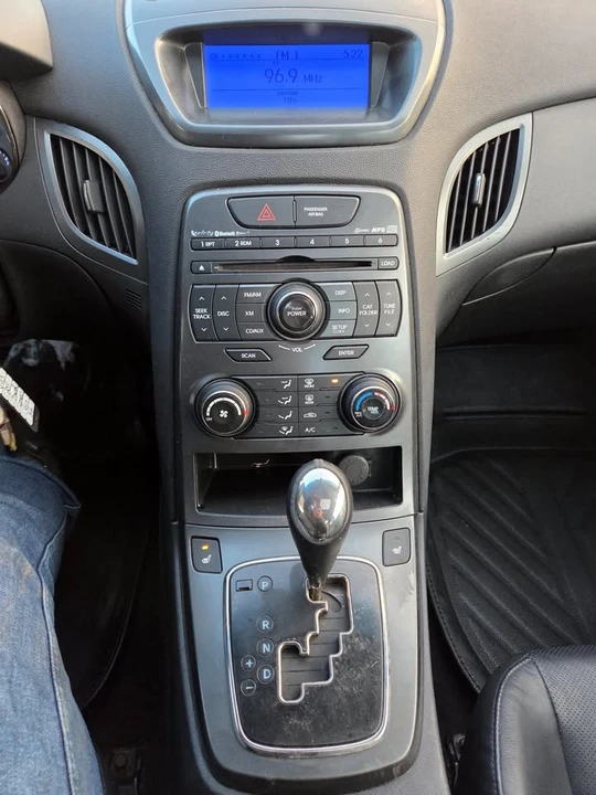 2011 Hyundai Genesis - Image 18 of 20