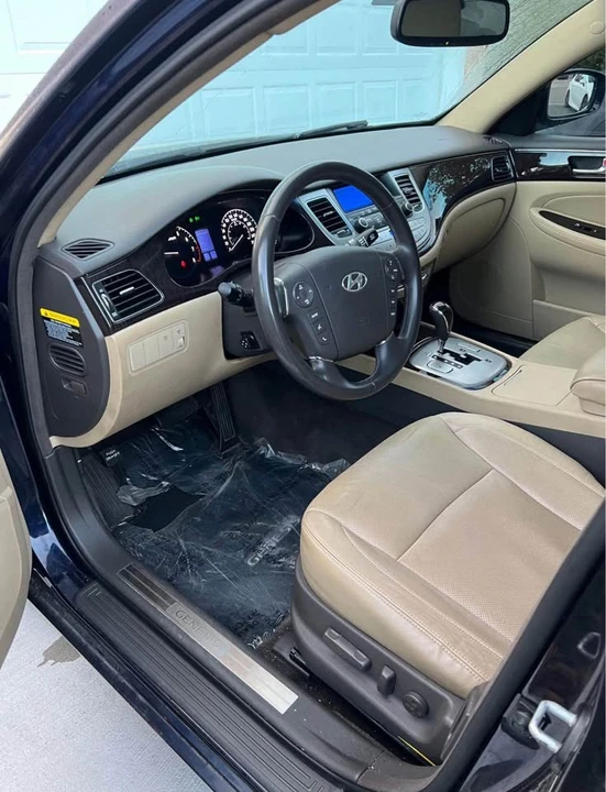 2011 Hyundai Genesis - Image 11 of 14