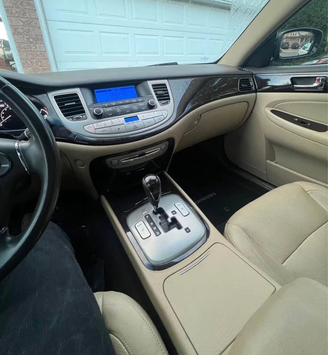 2011 Hyundai Genesis - Image 14 of 14
