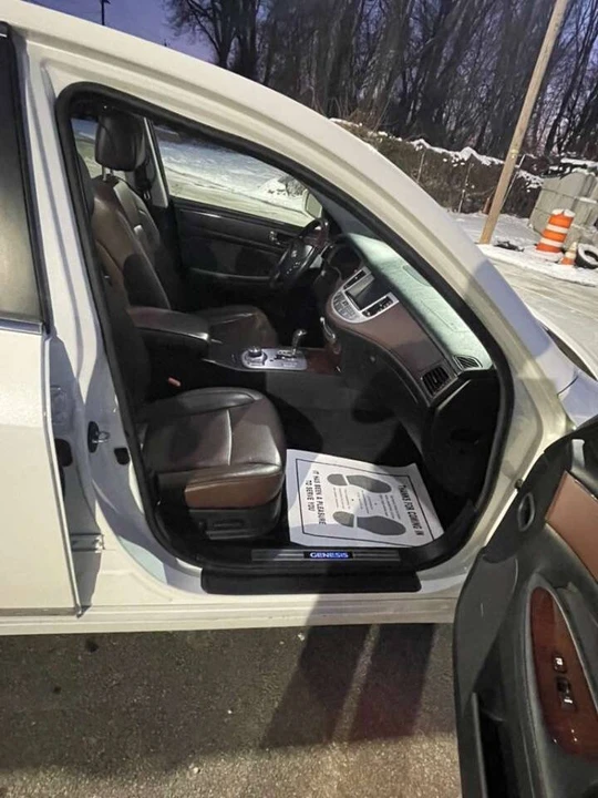 2011 Hyundai Genesis - Image 12 of 20