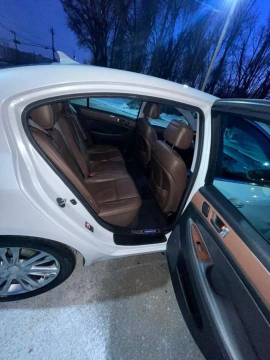 2011 Hyundai Genesis - Image 14 of 20
