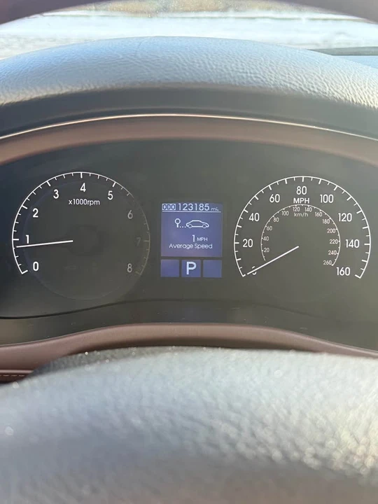 2011 Hyundai Genesis - Image 14 of 20