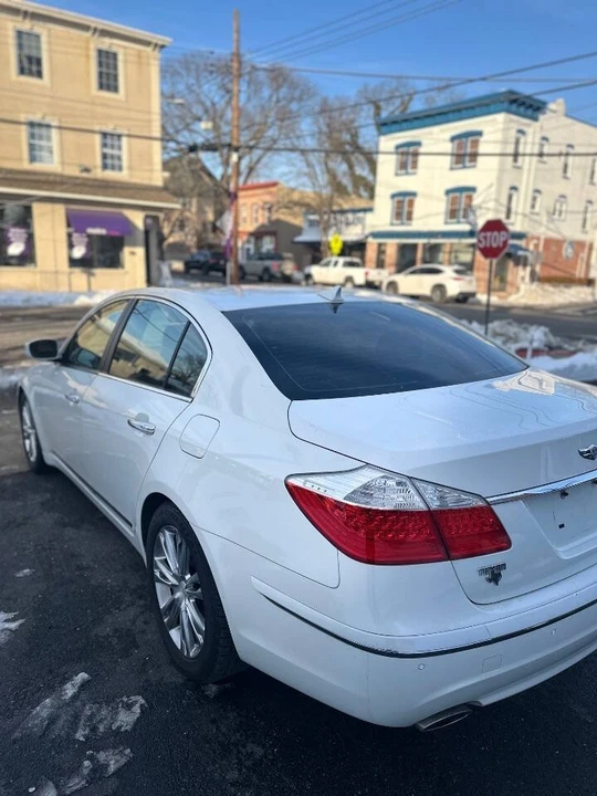 2011 Hyundai Genesis - Image 5 of 12