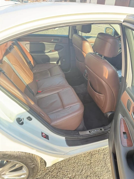 2011 Hyundai Genesis - Image 12 of 20