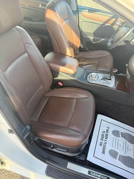 2011 Hyundai Genesis - Image 11 of 20