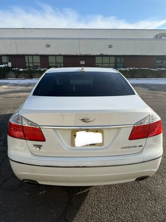 2011 Hyundai Genesis - Image 6 of 20