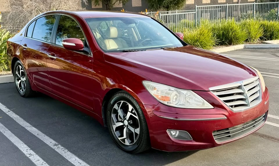 2011 Hyundai Genesis - Image 6 of 17