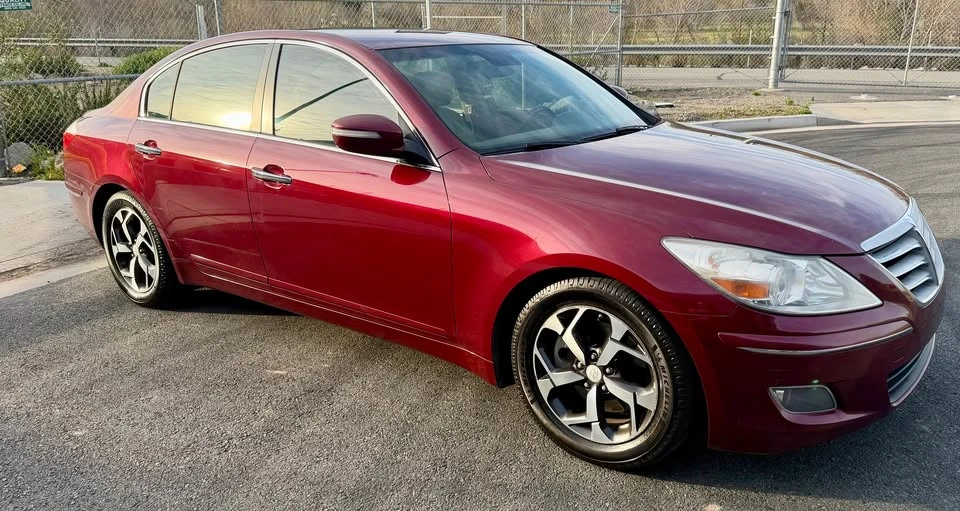 2011 Hyundai Genesis - Image 2 of 17