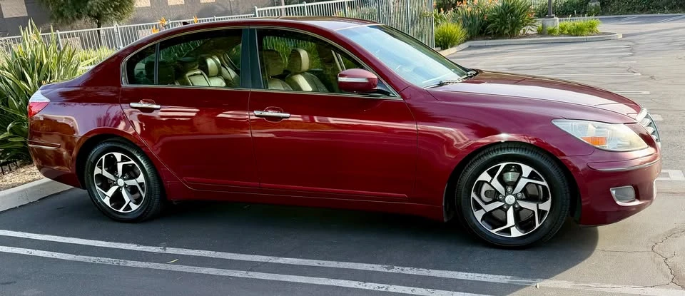 2011 Hyundai Genesis - Image 7 of 17
