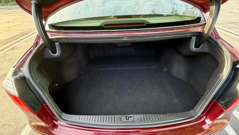 2011 Hyundai Genesis - Image 14 of 17