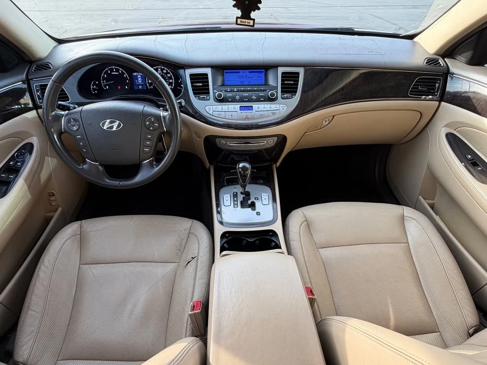 2011 Hyundai Genesis - Image 13 of 17