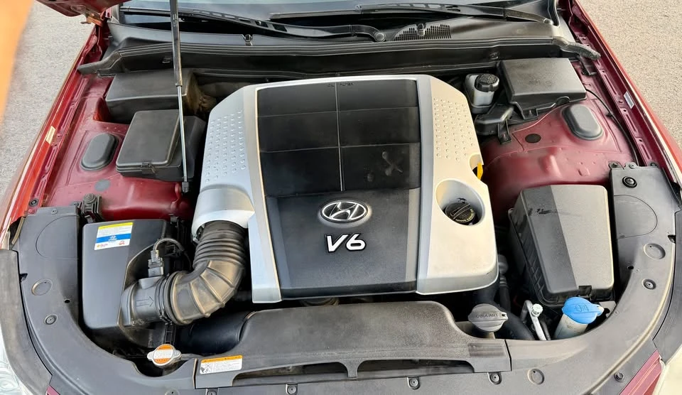 2011 Hyundai Genesis - Image 16 of 17