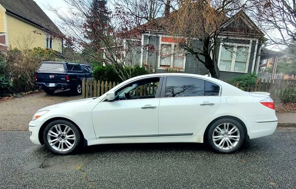 2011 Hyundai Genesis - Image 8 of 20
