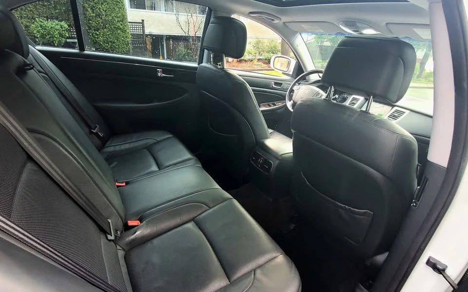 2011 Hyundai Genesis - Image 12 of 20