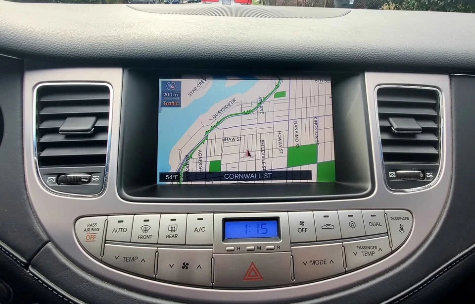 2011 Hyundai Genesis - Image 18 of 20