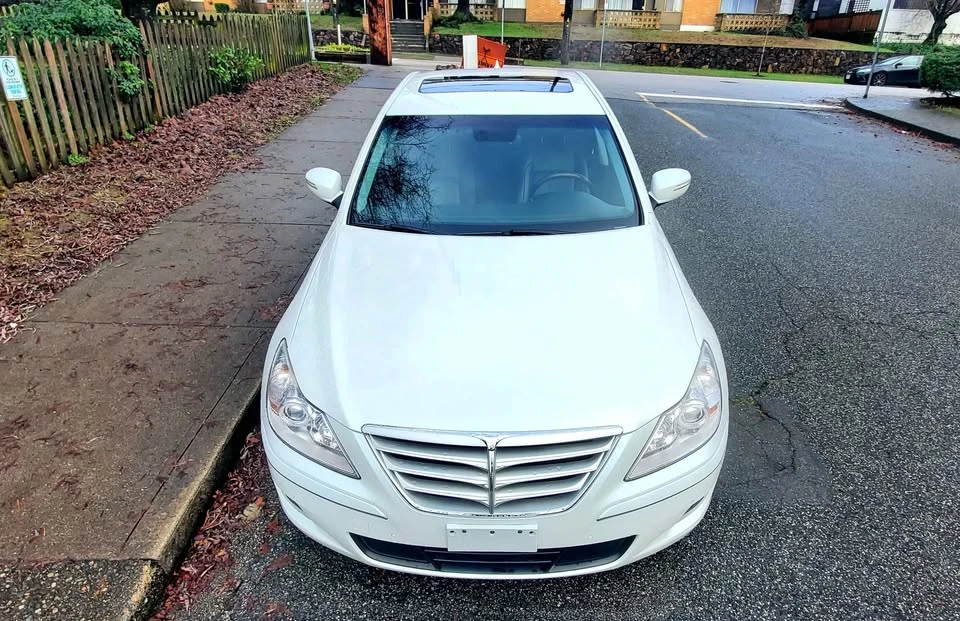 2011 Hyundai Genesis - Image 2 of 20