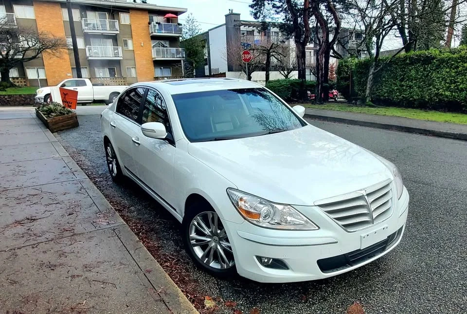 2011 Hyundai Genesis - Image 19 of 20
