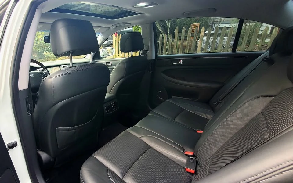 2011 Hyundai Genesis - Image 10 of 20