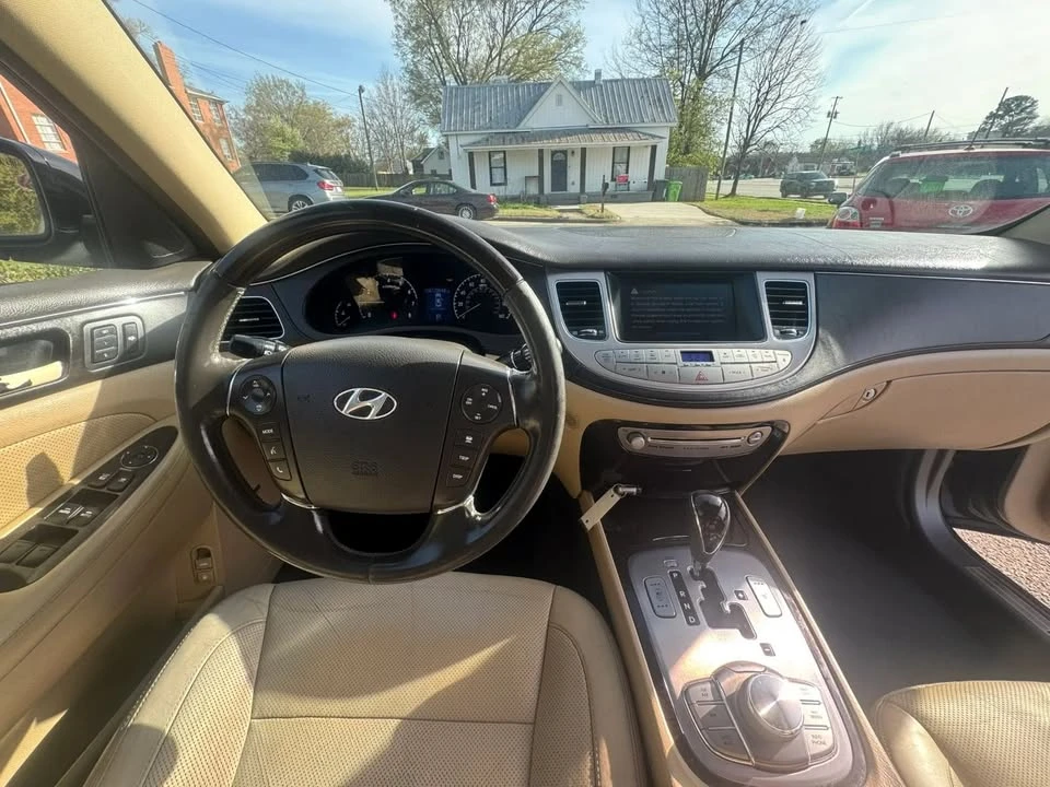 2011 Hyundai Genesis - Image 14 of 20