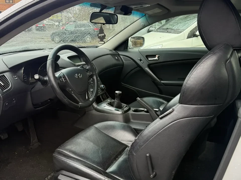 2011 Hyundai Genesis Coupe - Image 9 of 17