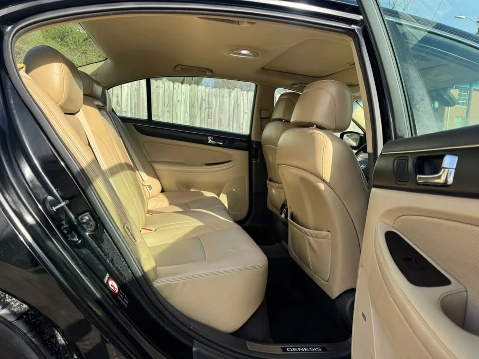 2011 Hyundai Genesis - Image 12 of 20