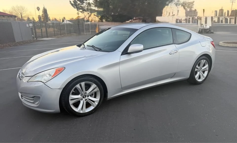 2011 Hyundai Genesis Coupe - Image 10 of 13