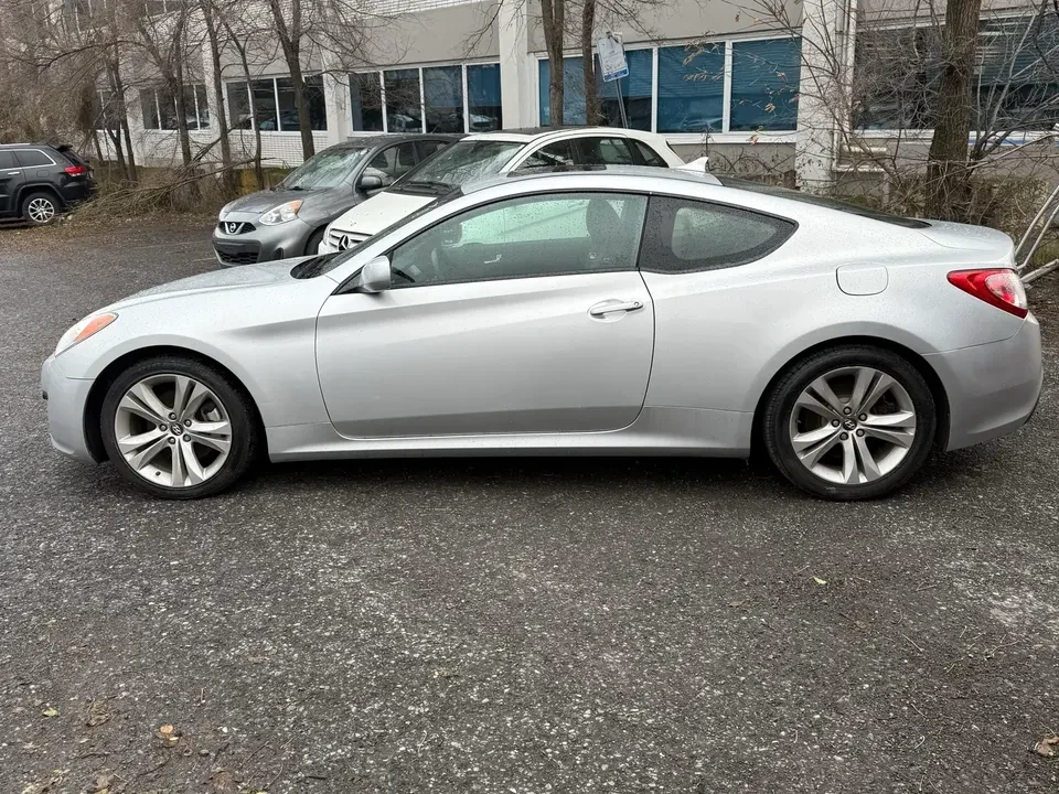 2011 Hyundai Genesis Coupe - Image 8 of 17