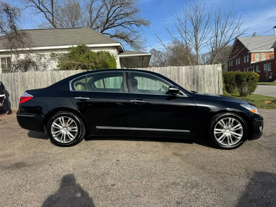 2011 Hyundai Genesis - Image 2 of 20