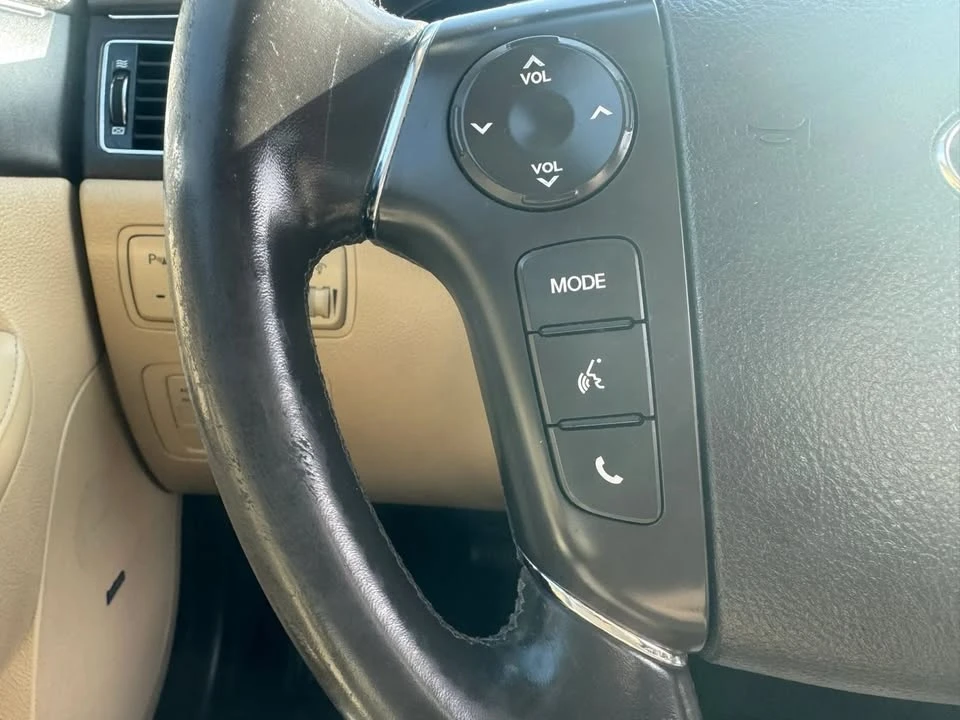 2011 Hyundai Genesis - Image 18 of 20