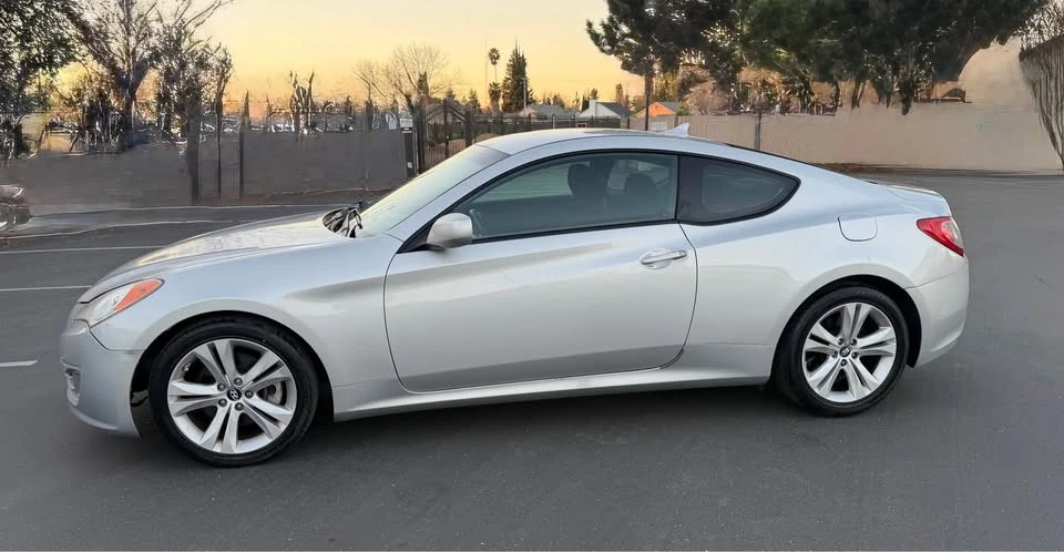 2011 Hyundai Genesis Coupe - Image 4 of 13
