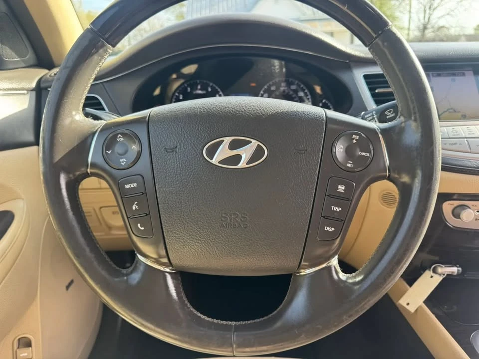 2011 Hyundai Genesis - Image 17 of 20