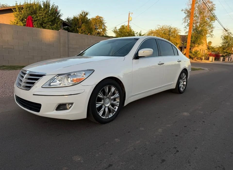 2011 Hyundai Genesis - Image 6 of 10