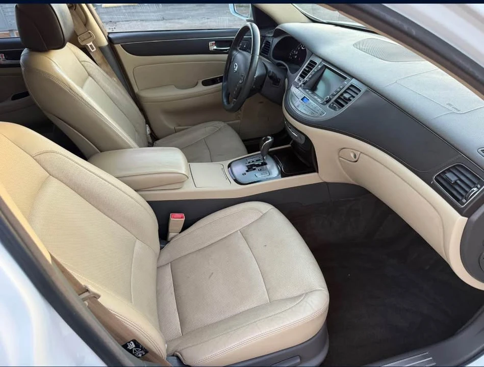 2011 Hyundai Genesis - Image 2 of 10