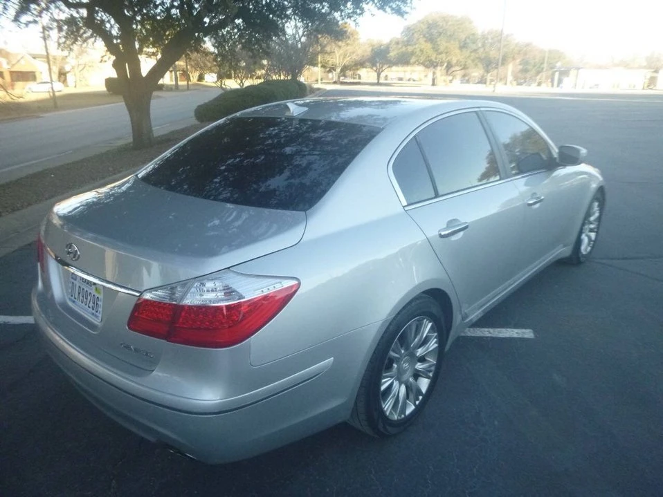 2011 Hyundai Genesis - Image 8 of 20