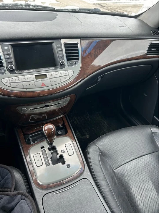 2011 Hyundai Genesis - Image 8 of 10
