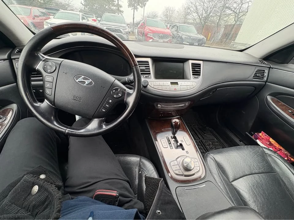 2011 Hyundai Genesis - Image 5 of 7