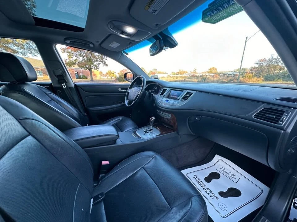 2011 Hyundai Genesis - Image 14 of 20