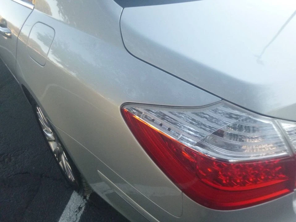 2011 Hyundai Genesis - Image 11 of 20