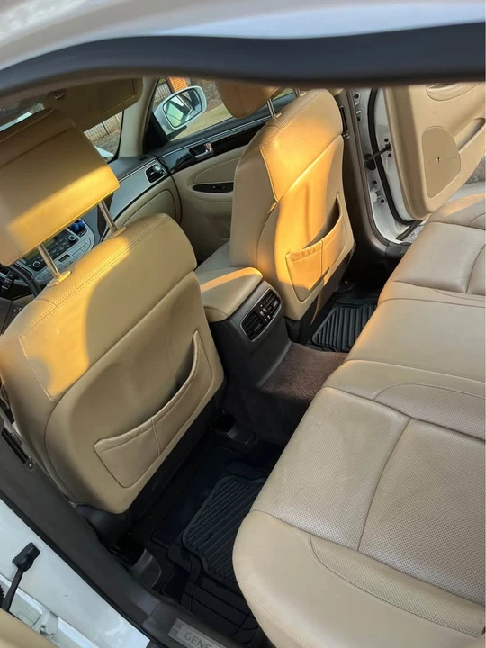 2011 Hyundai Genesis - Image 7 of 7