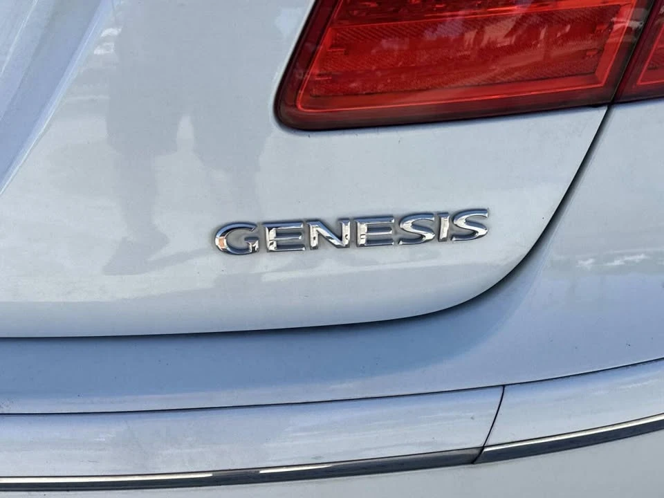 2011 Hyundai Genesis - Image 8 of 20