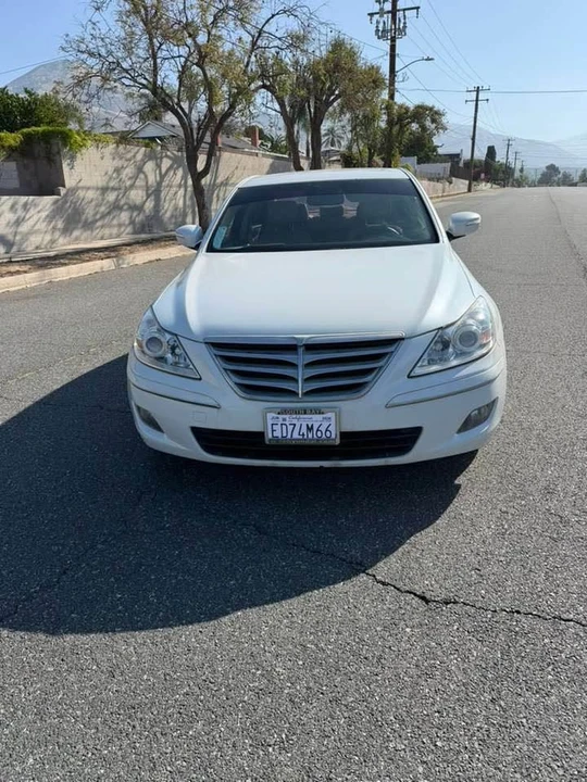 2011 Hyundai Genesis - Image 12 of 17