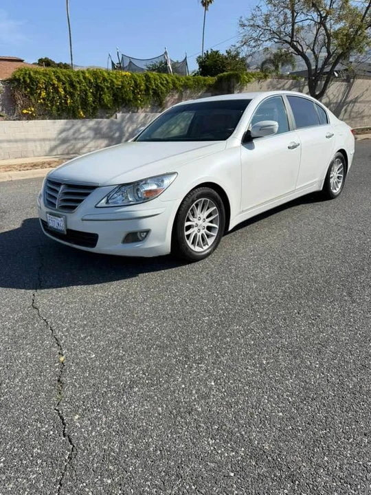 2011 Hyundai Genesis - Image 5 of 17